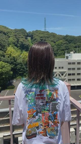 インナーカラー　エメラルドグリーン　ケアブリーチ 