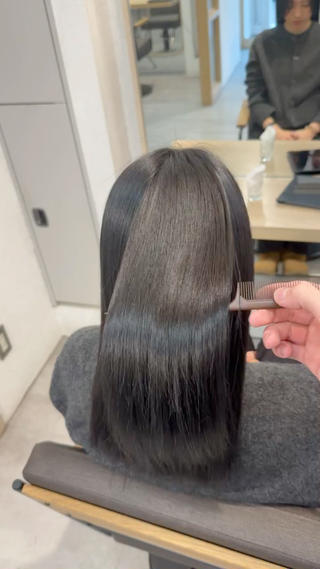 ブリーチ&縮毛履歴のお客様
[美髪矯正]で乾かしただけで、ツヤツヤになれます 