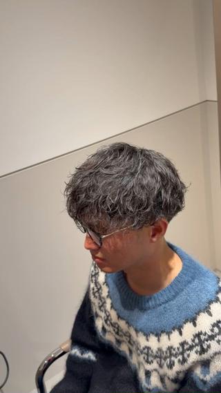 今のトレンドヘアと言っても過言ではないパーマ！
こちらは波巻きパーマという種類のパーマになります！
誰よりもこだわって巻いていますので、是非一度お任せください！ 