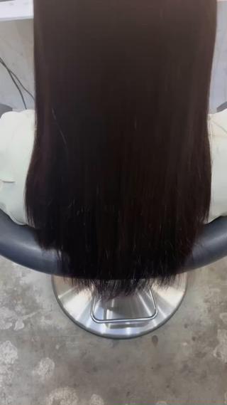 【乾かすだけで、サロン帰りの仕上がり】
︎うねり・広がりが気になる
︎自然で柔らかいストレートにしたい
︎毎朝のアイロンが大変
“素髪のようなツヤ髪”で毎朝がもっとラクに♫
是非お任せ下さい!