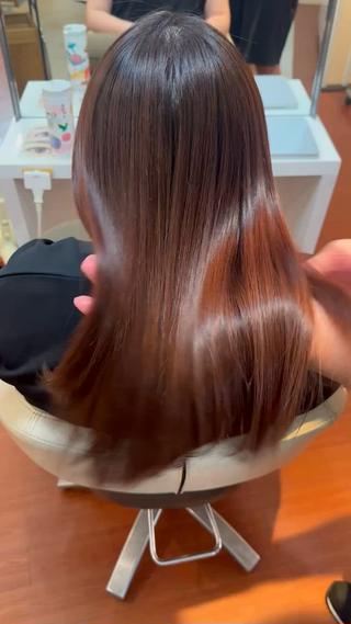 酸性縮毛矯正
酸性のお薬を使ってしっかり熱おいて施術していくので最小限のダメージレスでツヤツヤに仕上がります
定価¥24000→¥3000 (練習モデル限定)