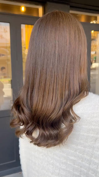 ブリーチ1回で派手すぎない透明感ブラウン
凄く柔らかい色味で似合ってました
また次の色もこれするー!!!ってリピを
その日に言ってくれたのを凄く嬉しく思っています
またお待ちしています♡ありがとうございました