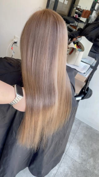 セミロング ブリーチ縮毛矯正 LAFFYuiのヘアスタイル