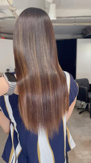 ロング ブリーチ縮毛矯正 LAFFYuiのヘアスタイル