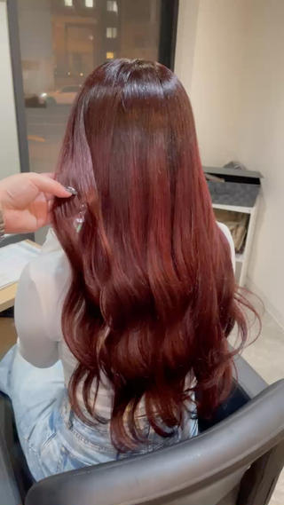 ロング カラー ブリーチ縮毛矯正 LAFFYuiのヘアスタイル