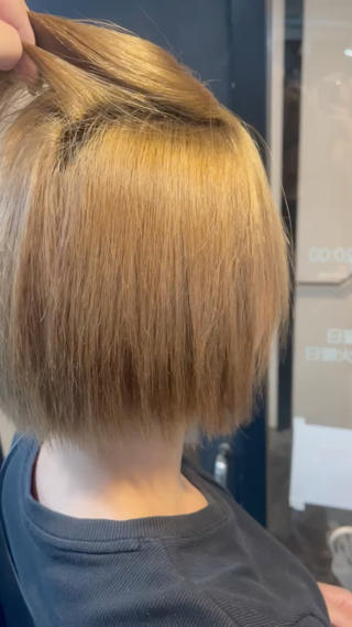 ショート ブリーチ縮毛矯正 LAFFYuiのヘアスタイル