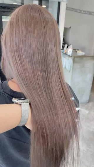 セミロング ブリーチ縮毛矯正 LAFFYuiのヘアスタイル