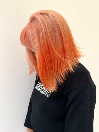 ピンクベージュとオレンジのデザインカラー 