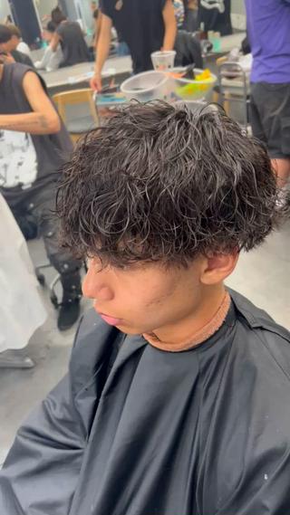 タオルドライでこの仕上がり作れます。
波巻きパーマお任せ下さい 