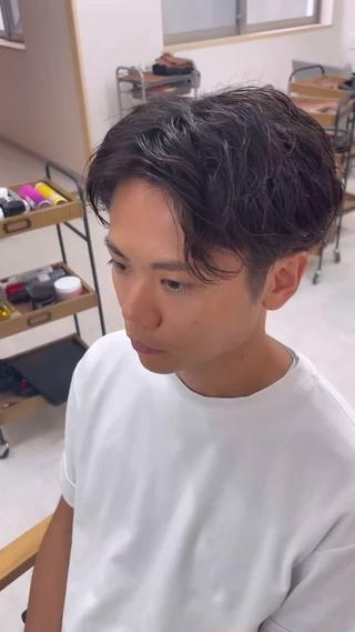 センターパート×スパイラルパーマ 