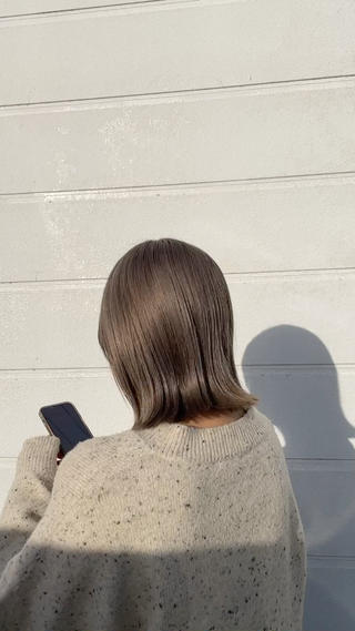 ミルクティーカラー
ブリーチ2，3回のカラーです 