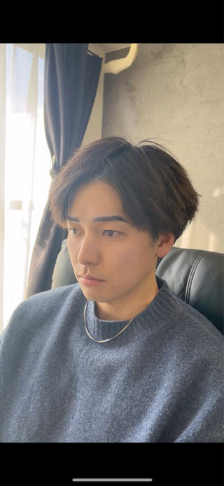 このモデルさんは、眉毛がボサついてて全体的にぼやけていた顔が【Wax+パーマ】でキリッとしたイケメン眉毛に変身!!