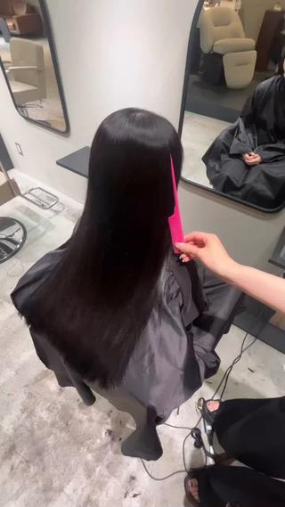 グレーブラック×髪質改善カラー

暗髪に髪質改善は相性抜群です。 