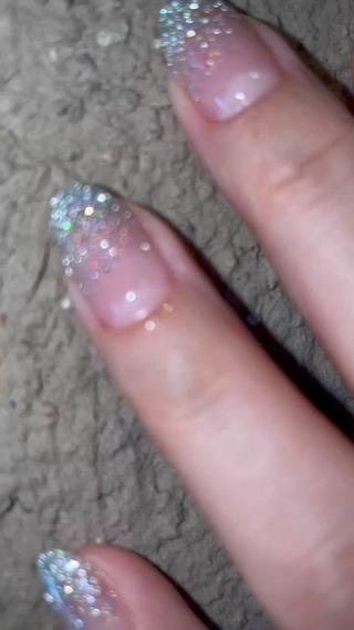 夏っぽい青色のラメグラ 