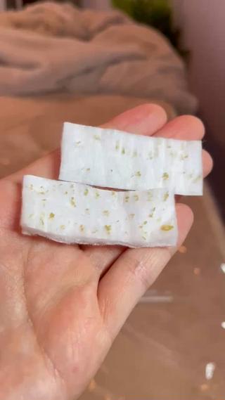 毛穴に詰まった角栓がこうやってみれるのも毛穴エクストラクションならでは!