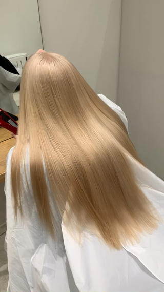 プラチナって感じのベージュをイメージ!
表参道でフリーランスしてます!
1カラー ¥2600
1ブリーチカラー ¥5600
2ブリーチカラー ¥7600