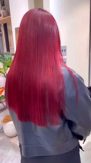 Cherry red

ブリーチ無しWカラーでできます
縮毛矯正されてる方でも
ぜひお任せください！！ 