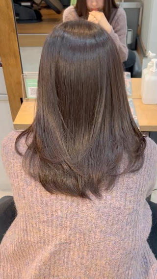 ラベンダーグレージュ
トーンダウンしたいけど重くなりたくない方
おしゃれカラーにしたい方
赤み消したい方

オススメカラーです

#ラベンダー#グレージュ#ラベンダーグレージュ#ワンカラー#透明感カラー#ラベンダーカラー#暗髪#暗髪カラー 