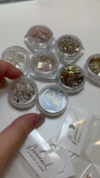 最新の冬パーツやラメちゃんたちをたくさん仕入れてきましたっ
サンプルデザインにふんだんに使っております