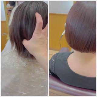 ボブの縮毛矯正　before after
乾かしただけで自然に丸く収まります。 