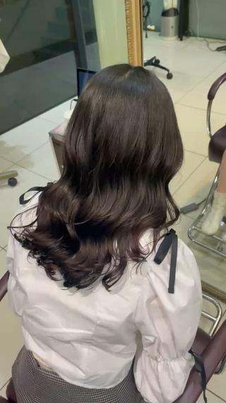 ツヤツヤの韓国風パーマ

くるくる乾かすだけでコテ巻きのようなカールが手に入ります

スタイリング方法もしっかりレクチャーさせていただきます 