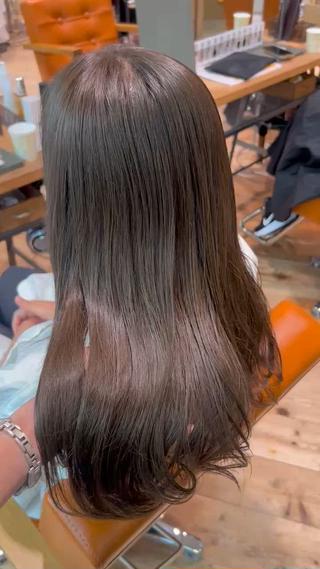 ブリーチなしで透明感オリーブベージュ

日本人特有の赤味やオレンジ味を消して色落ちまで楽しめるよう心がけてます 