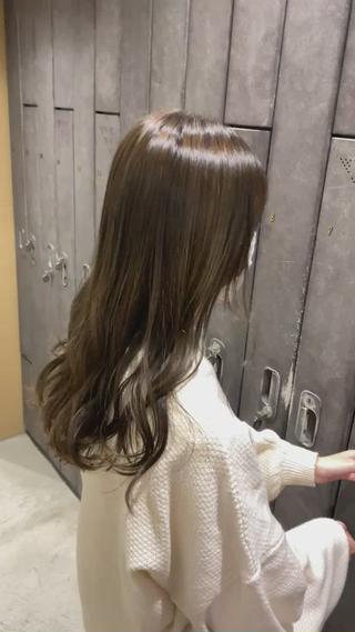 オリーブベージュ 