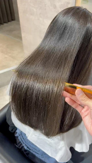 美髪ストレートでドライだけでもきれいな髪へ
この動画のモデルさんは毛先にブリーチが残っていたので毛先はトリートメントです!