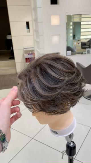 コントラストハイライトめっちゃ流行ってます

1月までの価格になっているためご予約お待ちしております！ 