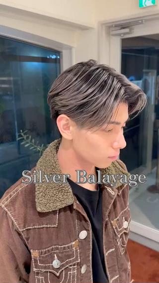 バレイヤージュ得意です

圧倒的にかっこいいシルバーバレイヤージュ 