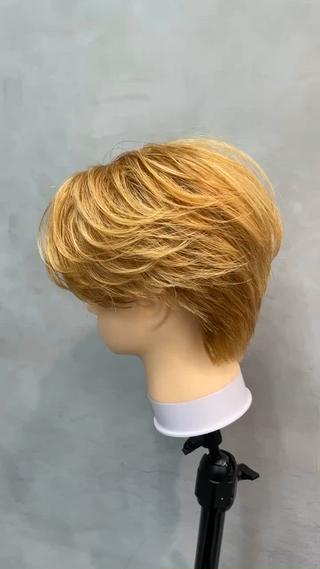 毛流れセンターパートお任せください

どの角度から見てもかっこいいセンターパート

襟足を刈り上げないスタイルも流行ってます 