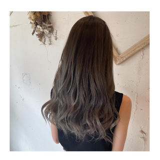 ハイライト×グラデーションでつくる
外国人風グレーシルバーカラー︎︎︎