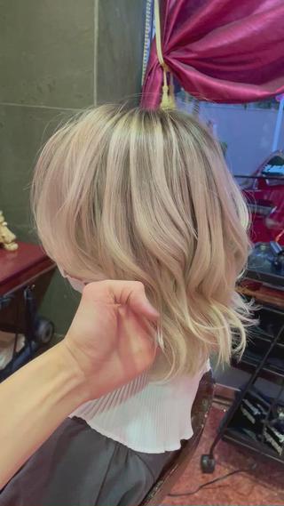 ミディアム カラー 艶髪✨ハイトーン ✨ホワイト✨北宗一郎のヘアスタイル