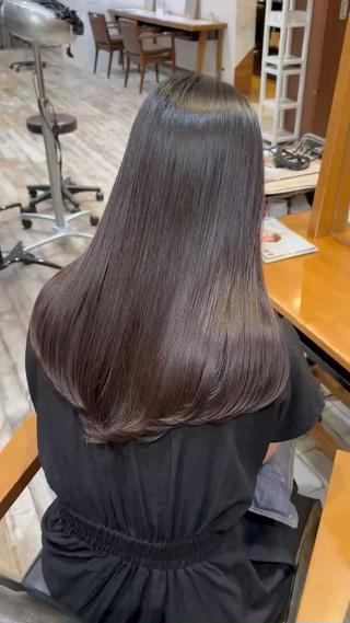 髪質改善トリートメント️

髪の毛のパサつきが気になる方、まとまり、ツヤが欲しい方髪質改善で髪の毛サラサラにしましょう☆。.:＊・゜ 