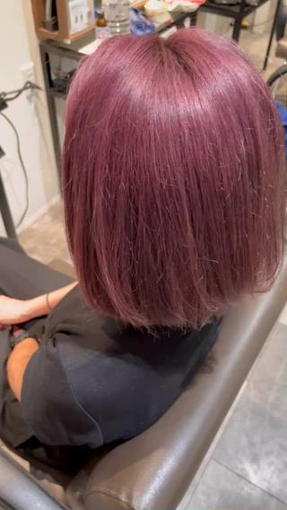 大人っぽくピンクベージュで
ブリーチをすると綺麗に発色します