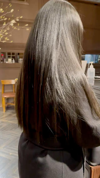 触りたくなるサラサラツヤツヤな髪へ♡

いつも通ってくださるお客様
美しい仕上がりに感動していただき本当に嬉しく思います 