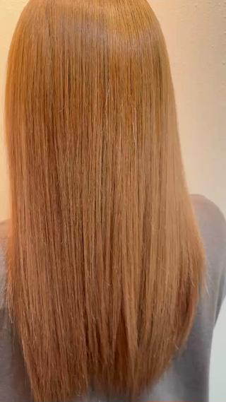 暗髪履歴からブリーチ2回でここまで明るく
ハイトーンベージュこの夏いかがですか

髪の毛の状態によって明るさやお色味のご相談もできます
 