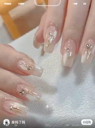 ネイル 高木 維麗絲のネイルデザイン