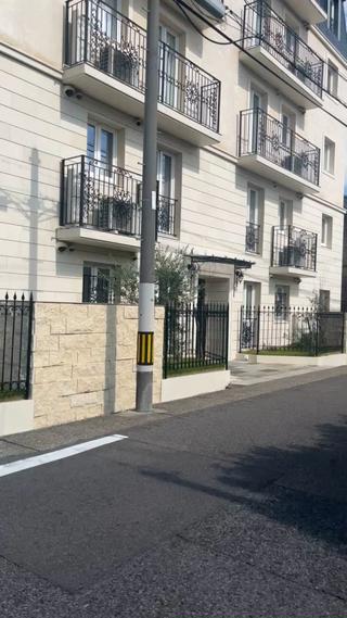 藤が丘にある、ホットストーンマッサージ専門店です。
アフロディーテ・ビューティー
504号室
外観，内装共にヨーロッパの素材を使用。
異国情緒あふれるラグジュアリー感満載の素敵サロン
日々の喧騒から離れ、完全個室女性専用サロンでゆったりと穏やかなひとときをお過ごしくださいませ 