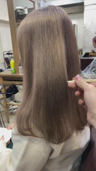 ブリーチしてミルクティーグレージュのハイトーンカラーにしました 