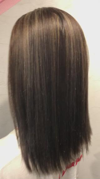 筋感3Dハイライト

全部ブリーチするよりリタッチ気にならないです！

巻いても、結んでも可愛いスタイル

色はグレージュベースです 