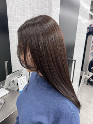 カットカラー縮毛矯正のお得なメニュー！

艶々のストレートにオリーブ系のカラーで透明感艶感UP! 