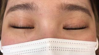 ラッシュリフト　SIS 立ち上げロッド

オーダー:まぶたに当たってもガッツリ上げたい

向かって右側の真ん中より左側、穴があります。 