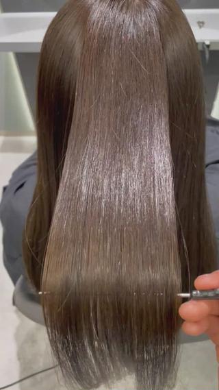 ラベンダーグレージュカラー！
透け感のあるカラーにウルトワトリートメントで艶のある美髪に！
当日予約承っておりますのでお気軽にご予約ください！ 