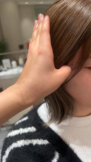 隠れるイヤリングカラー

優しいお薬で時間をおいて、一回でこのお色味

ポイントでイヤリングカラーだけでもお待ちしております 