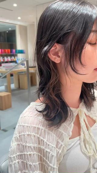 イヤリングカラー

耳にかけるとさらに目立ちます 