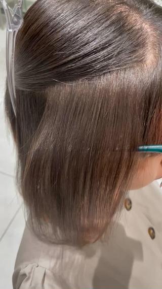 縮毛矯正でここまで艶が出ます
真っ直ぐになりすぎず自然な感じになります