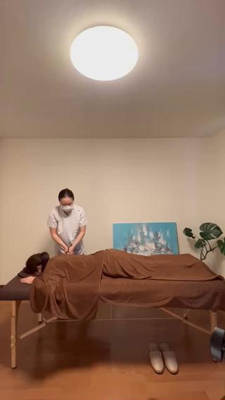忙しい毎日を送る女性に寄り添う、
やさしいドライマッサージ。

服の上から受けられるので気軽でありながら、
深いリラックスとめぐりの改善を同時に叶えます。

冷え・むくみ・疲れが気になるとき、
心と身体をリセットするナチュラルケアとして
おすすめの60分です。 