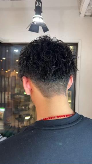 パーマ メンズ WATARU🔥／ 外国人風ハイライトのヘアスタイル