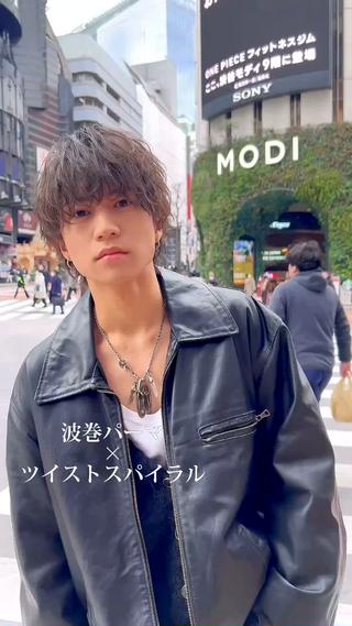 .
hair style
保存していただき、
髪型のオーダーのお役にたてたら幸いです★
他にもパーマスタイルやパーマの情報などを発信しているので
@oooka_takumi
からチェック!!
こちらのスタイル
カット+ケアパーマ
その他お得なクーポンはプロフィールURLから覗いていただくと確認できます!!
※ご予約はDM にてご予約が可能です!
ケアパーマって何!?
まずパーマ剤が液体ではなくクリームタイプになります!
そのためカラーやパーマを繰り返し
ダメージが重なった髪の毛には優しい薬剤をぬり
かかりにくい新しい髪の毛にはしっかりかかる